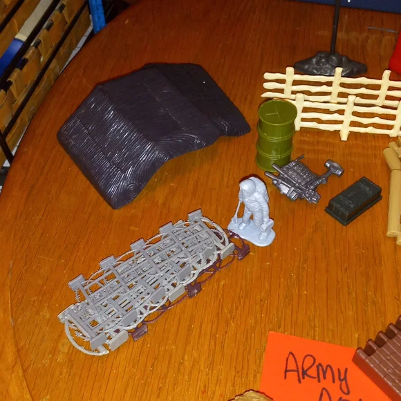 28 Army War play set. A06 - Picture 4 of 6